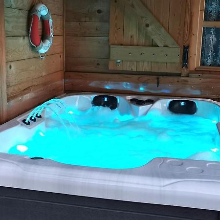 Au Petit Chalet Avec Son Spa - Escapade En Amoureux ! Villa Cruet Kültér fotó